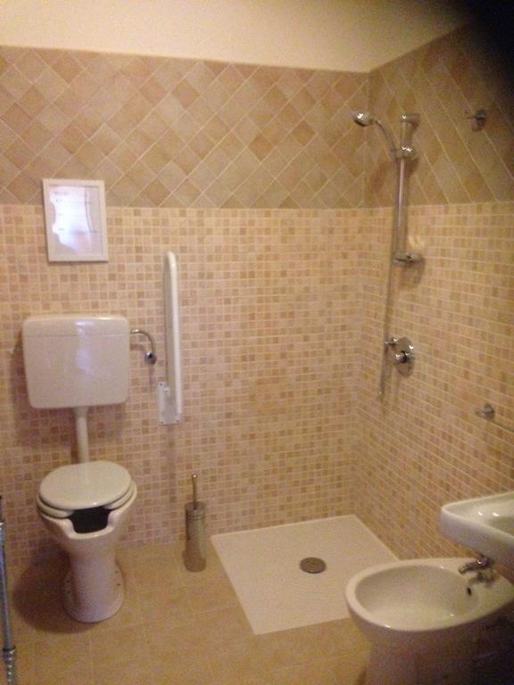 Perla Del Mare Affittacamere Campofelice Di Roccella Habitación foto