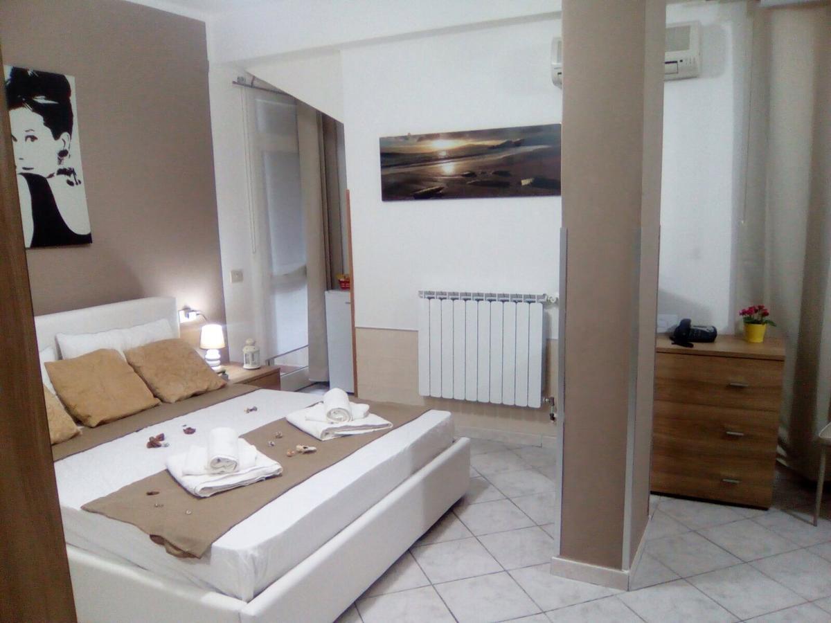 Perla Del Mare Affittacamere Campofelice Di Roccella Exterior foto