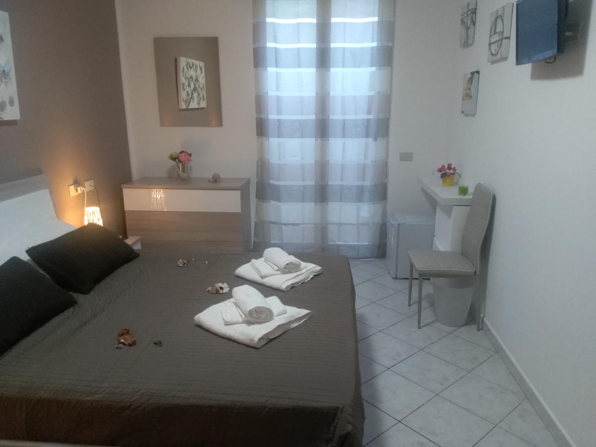 Perla Del Mare Affittacamere Campofelice Di Roccella Exterior foto