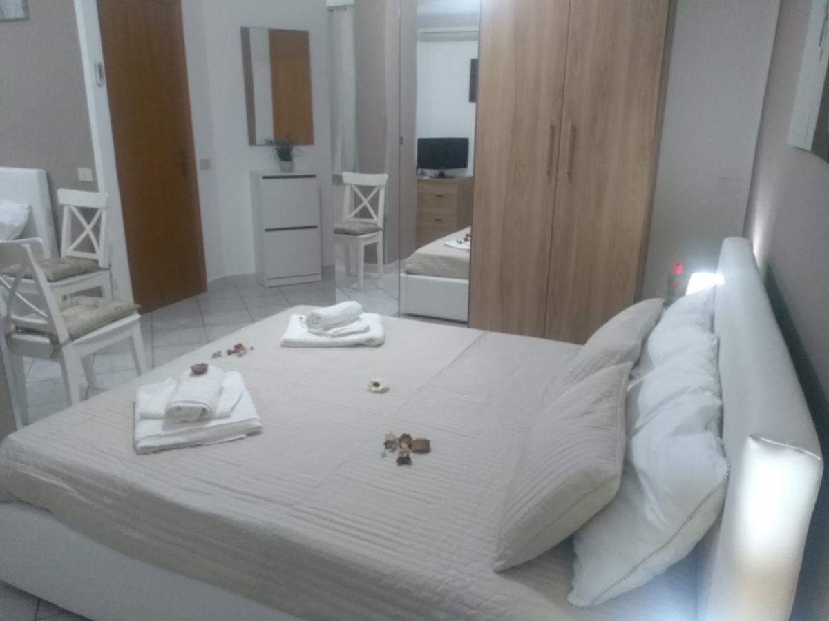Perla Del Mare Affittacamere Campofelice Di Roccella Exterior foto